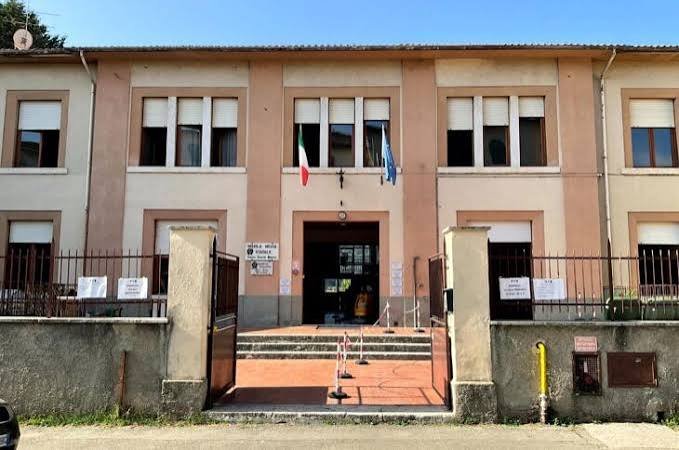 SI SBRICIOLA UN MURO, LEZIONI RINVIATE A POGGIBONSI