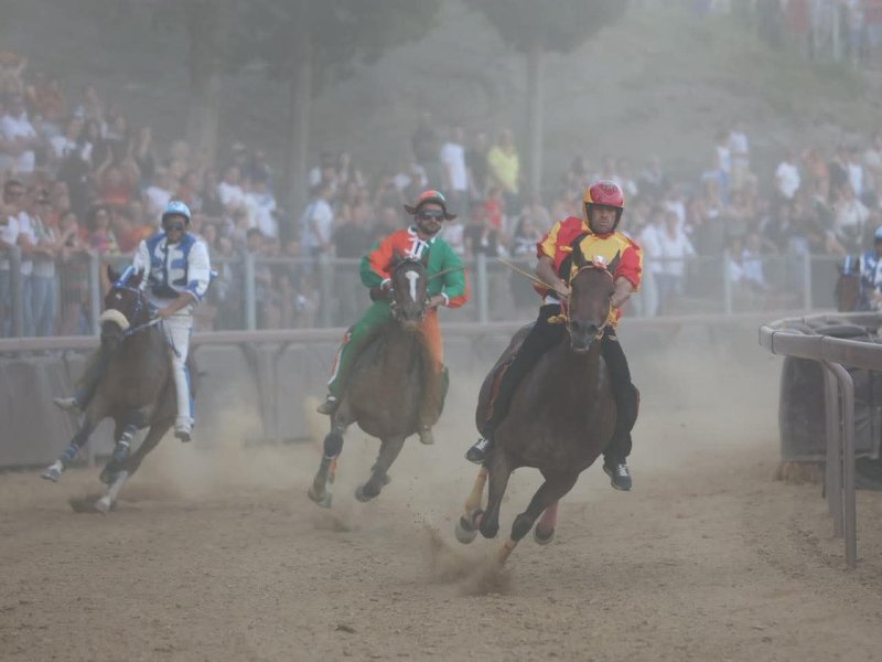 PALIO DEI RIONI, PORTA ROMANA IN FESTA: CORSA MAGISTRALE DI VALTER PUSCEDDU 