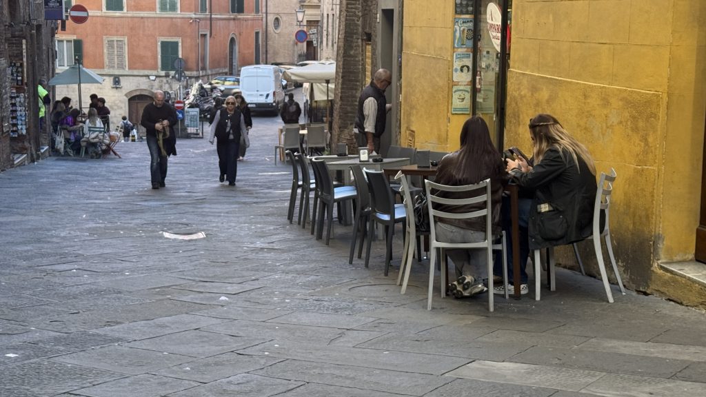 SIENA, MUSICA NEI LOCALI FINO ALL'UNA: PROROGA AL 31 MAGGIO 2027