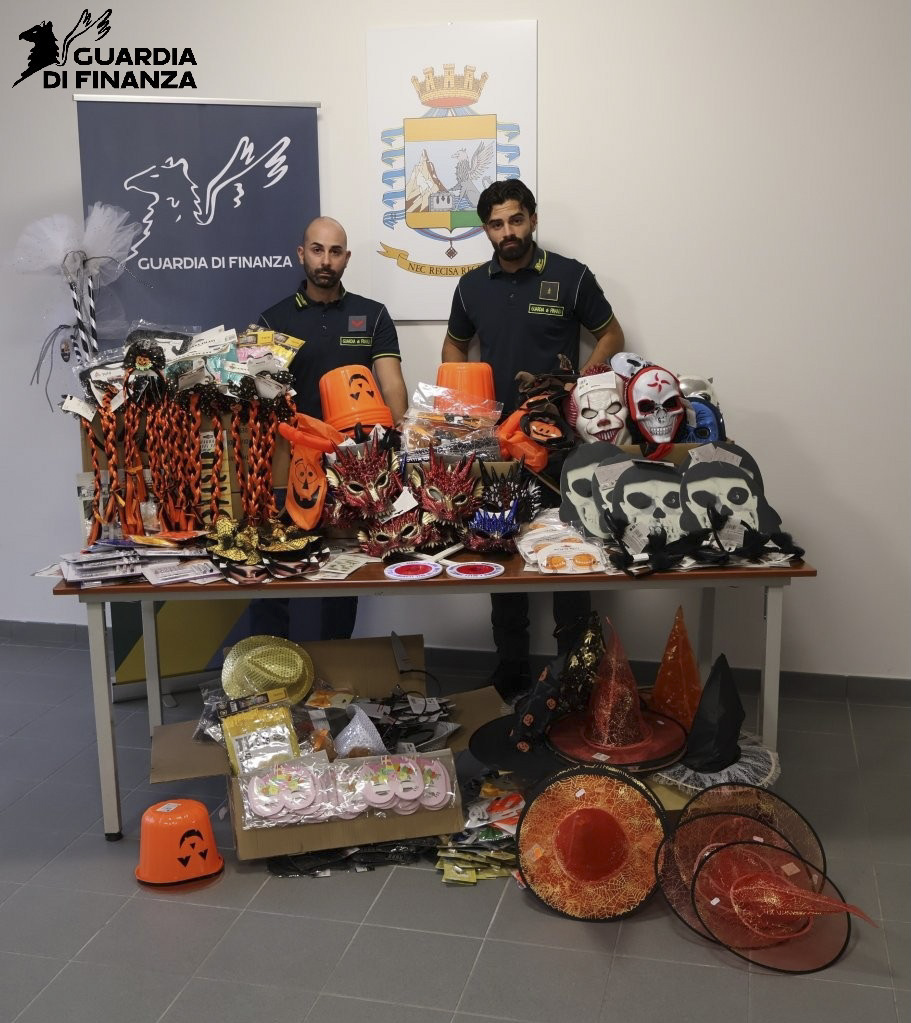 HALLOWEEN, SEQUESTRATI OLTRE 10MILA ARTICOLI SENZA MARCHIO CE NEL SENESE