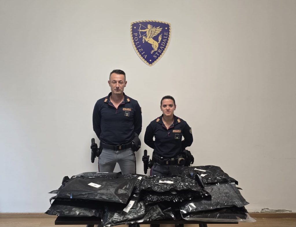 A1, OLTRE 13 CHILI DI DROGA SEQUESTRATI DALLA POLSTRADA: ARRESTATO UN 36ENNE