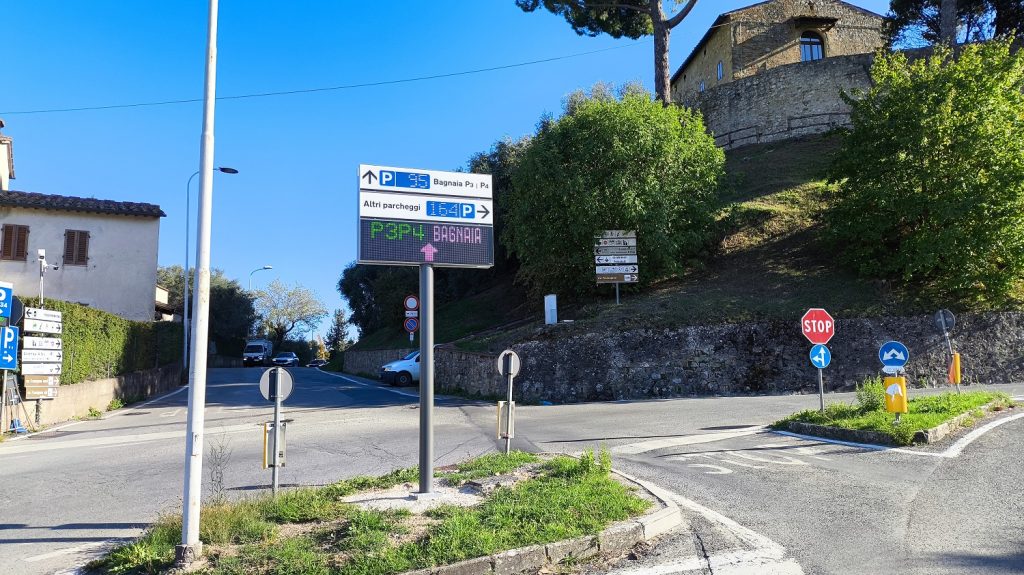 SAN GIMIGNANO, NOVE PANNELLI INFO MOBILITÀ PER TRAFFICO E PARCHEGGI