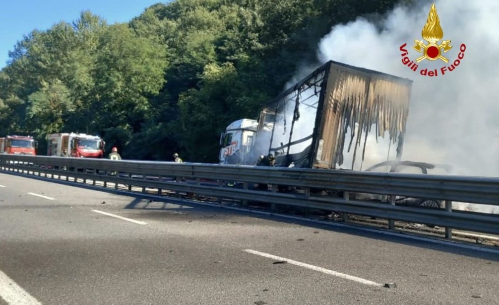 INCIDENTE SULLA SIENA-BETTOLLE, QUATTRO FERITI E STRADA CHIUSA